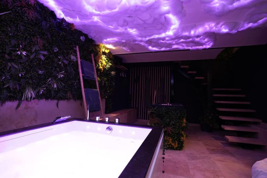 Cine Jungle Duplex Balneo *