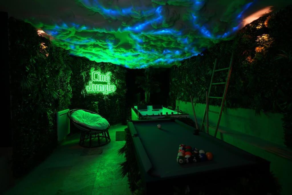 Cine Jungle Duplex Balneo *