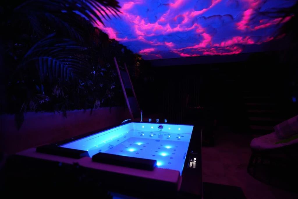 Cine Jungle Duplex Balneo * Roanne