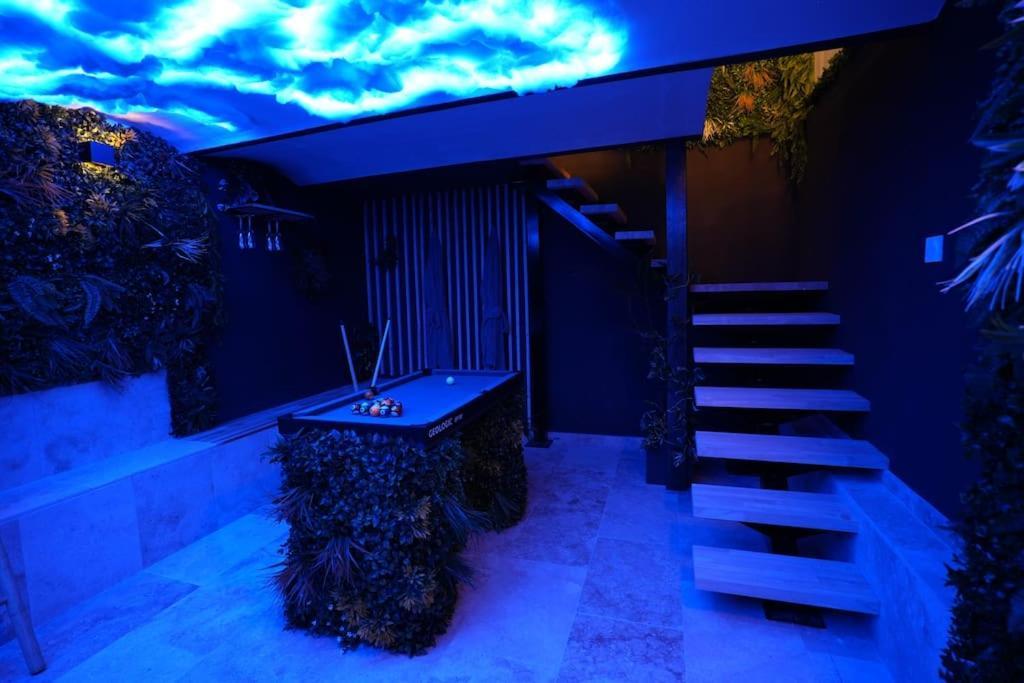 Cine Jungle Duplex Balneo Apartment