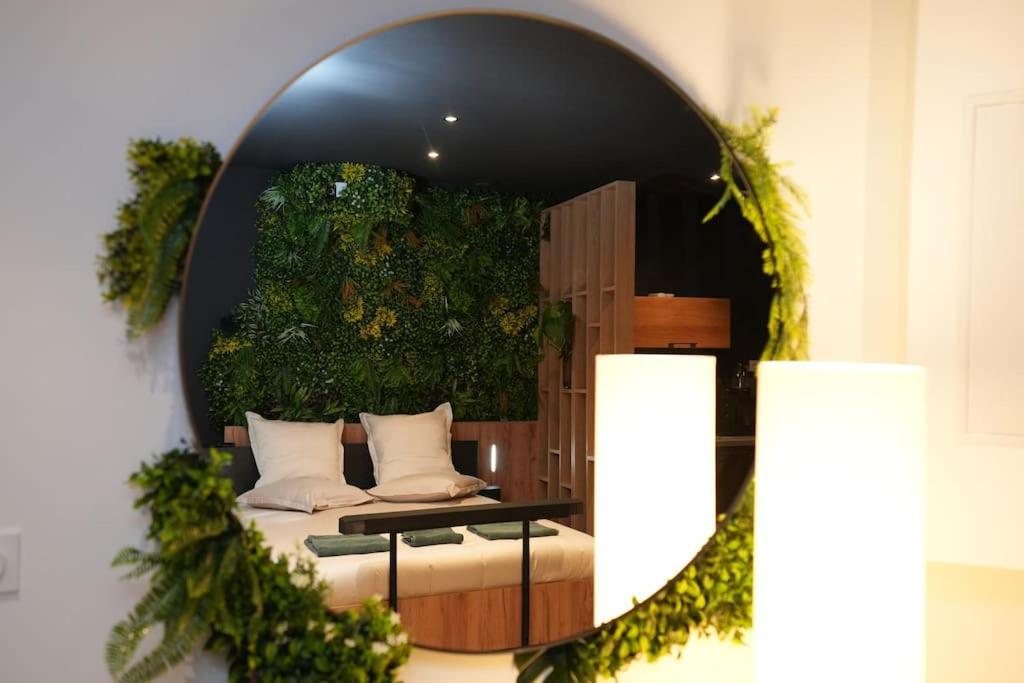 Cine Jungle Duplex Balneo Apartment